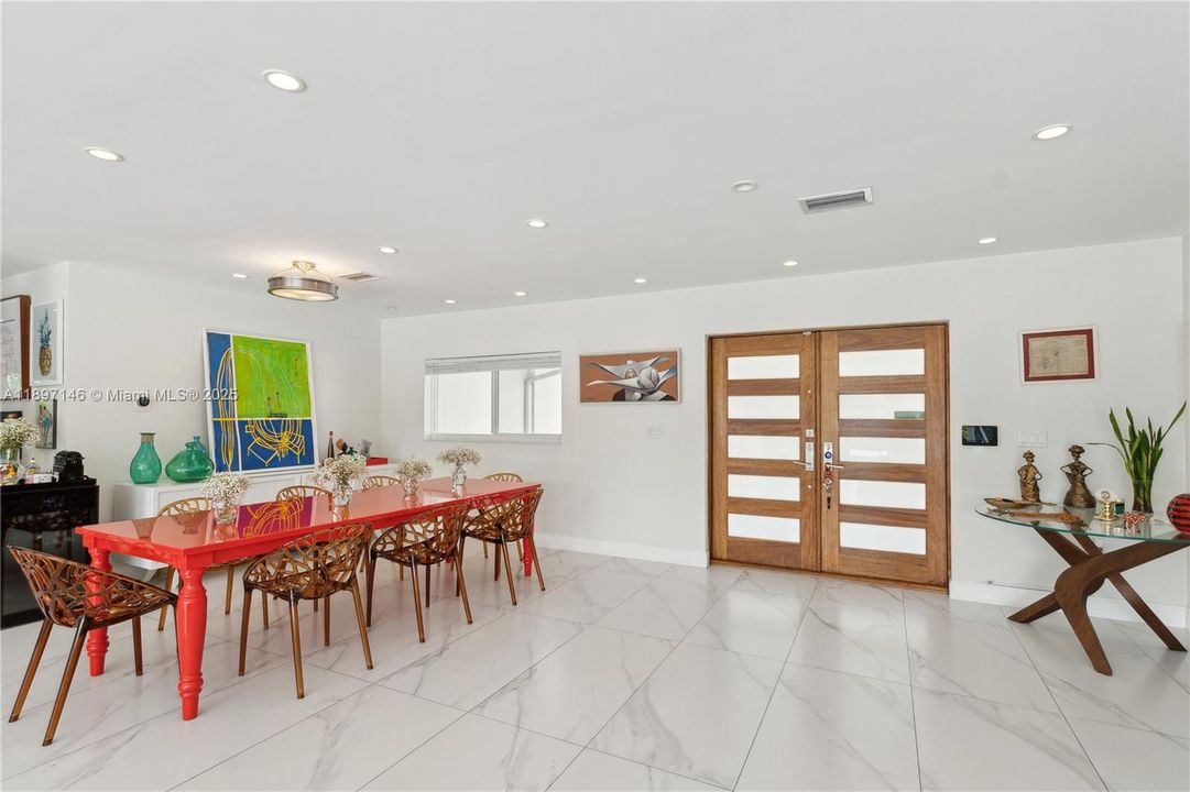 Activo con contrato: $13,800 (4 camas, 3 baños, 2961 Pies cuadrados)