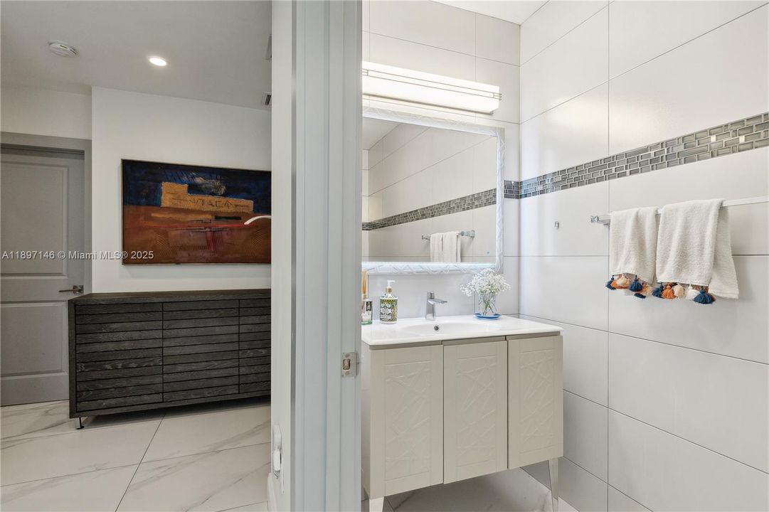 Activo con contrato: $13,800 (4 camas, 3 baños, 2961 Pies cuadrados)