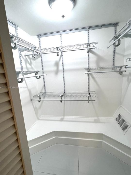 For Rent: $3,500 (3 beds, 2 baths, 1500 Square Feet)