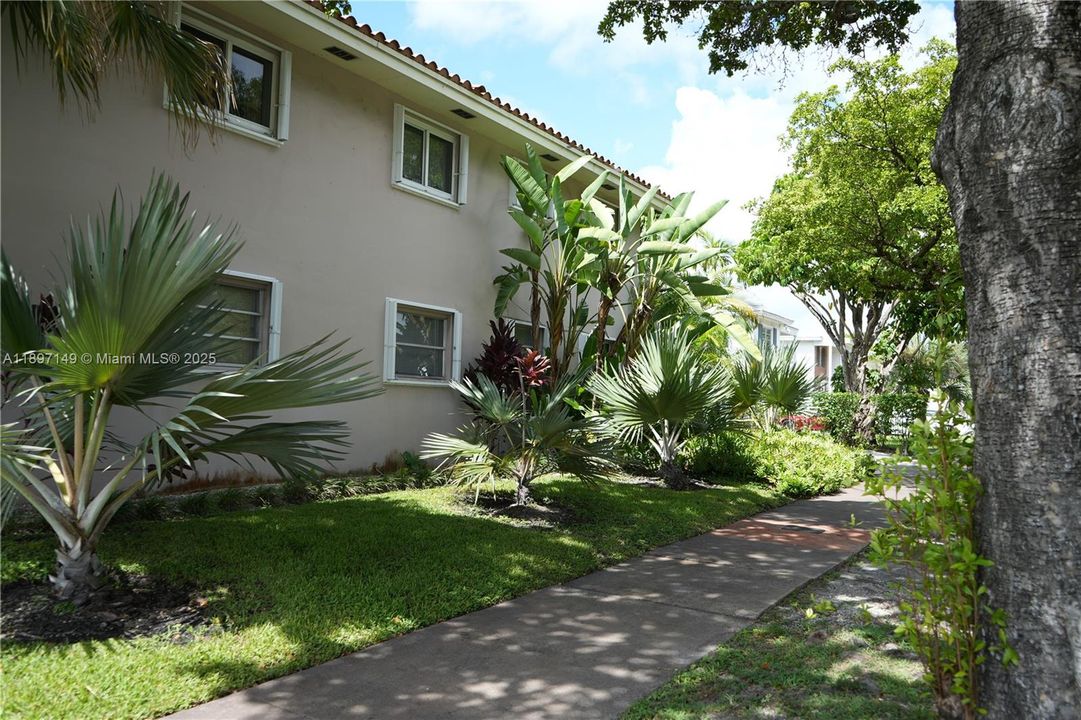 For Rent: $3,500 (3 beds, 2 baths, 1500 Square Feet)