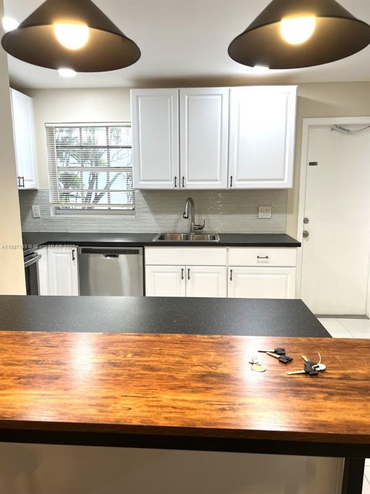 For Rent: $3,500 (3 beds, 2 baths, 1500 Square Feet)