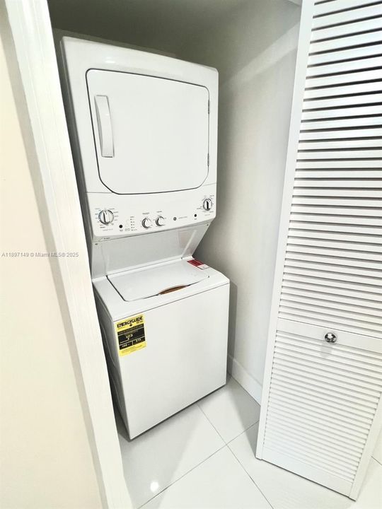 For Rent: $3,500 (3 beds, 2 baths, 1500 Square Feet)