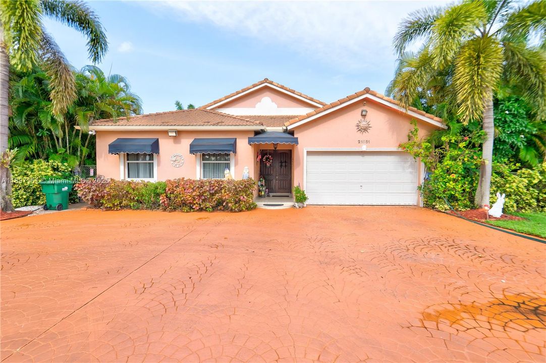 待售: $950,000 (4 贝兹, 2 浴室, 1834 平方英尺)