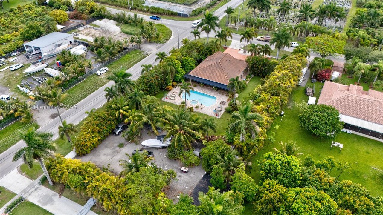 待售: $950,000 (4 贝兹, 2 浴室, 1834 平方英尺)