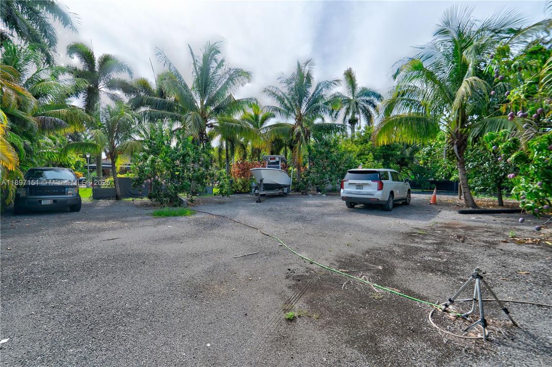 待售: $950,000 (4 贝兹, 2 浴室, 1834 平方英尺)