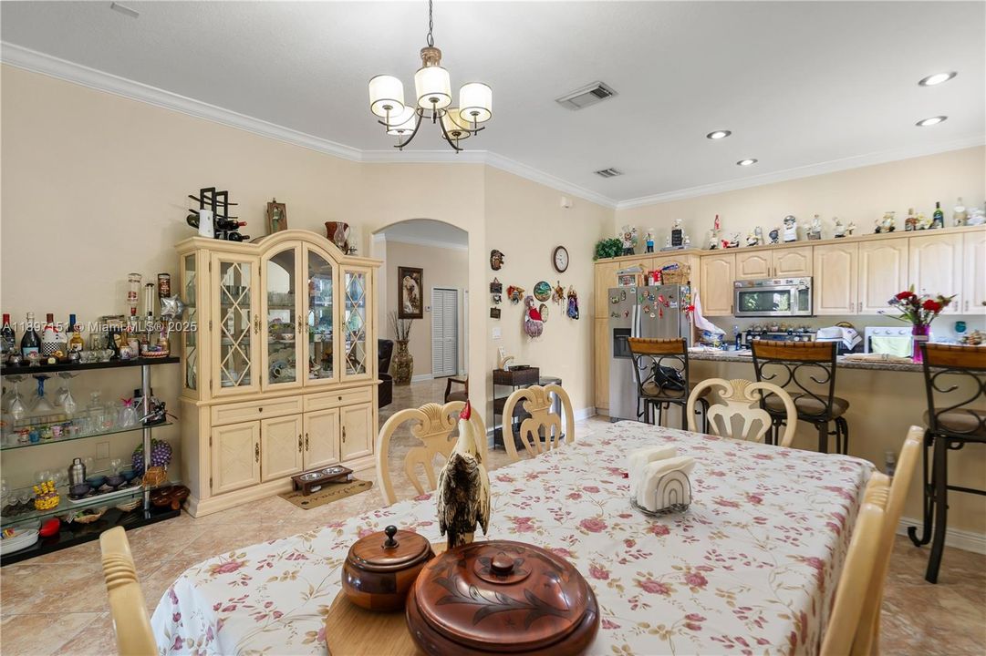 待售: $950,000 (4 贝兹, 2 浴室, 1834 平方英尺)