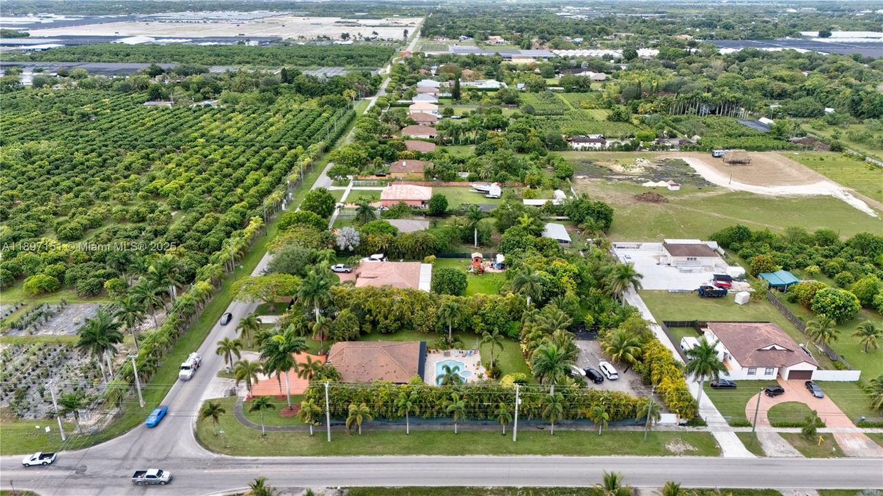 待售: $950,000 (4 贝兹, 2 浴室, 1834 平方英尺)