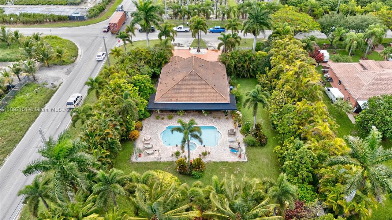 待售: $950,000 (4 贝兹, 2 浴室, 1834 平方英尺)