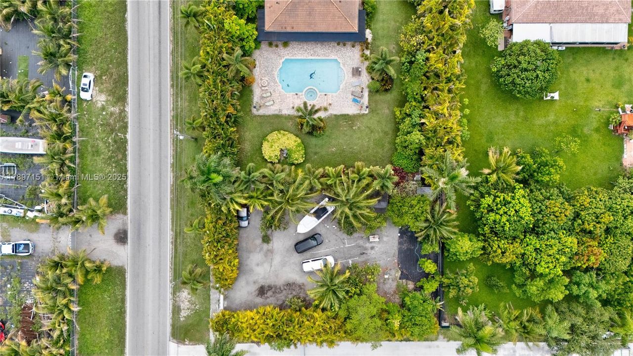 待售: $950,000 (4 贝兹, 2 浴室, 1834 平方英尺)