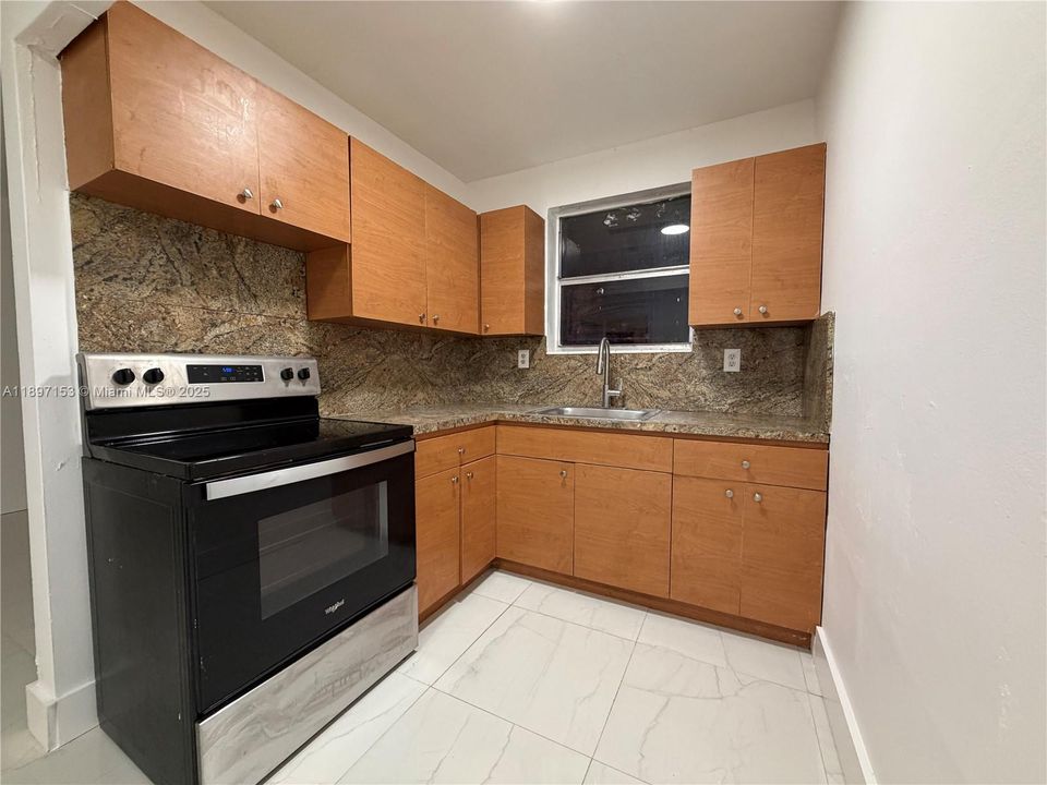 For Rent: $1,395 (1 beds, 1 baths, 590 Square Feet)