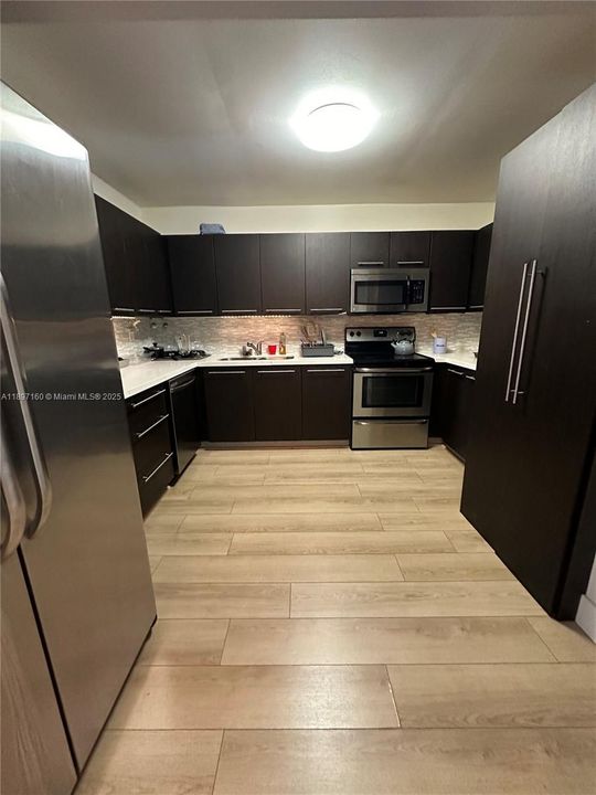 Recently Rented: $4,500 (2 beds, 2 baths, 1450 Square Feet)