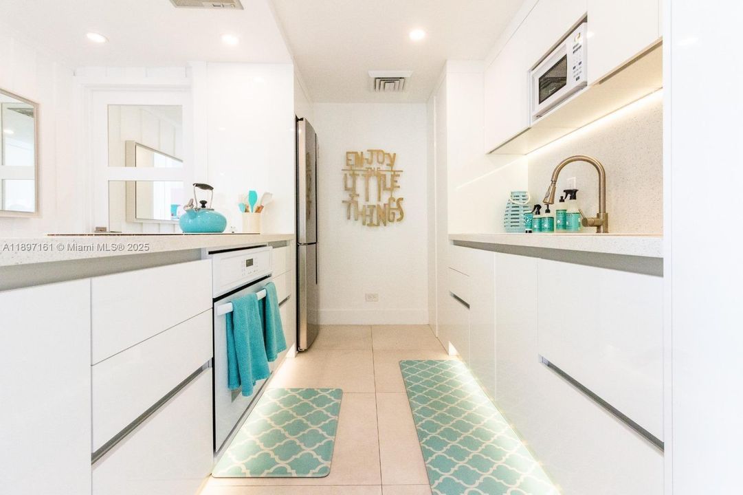 Recently Rented: $4,500 (2 beds, 2 baths, 1188 Square Feet)