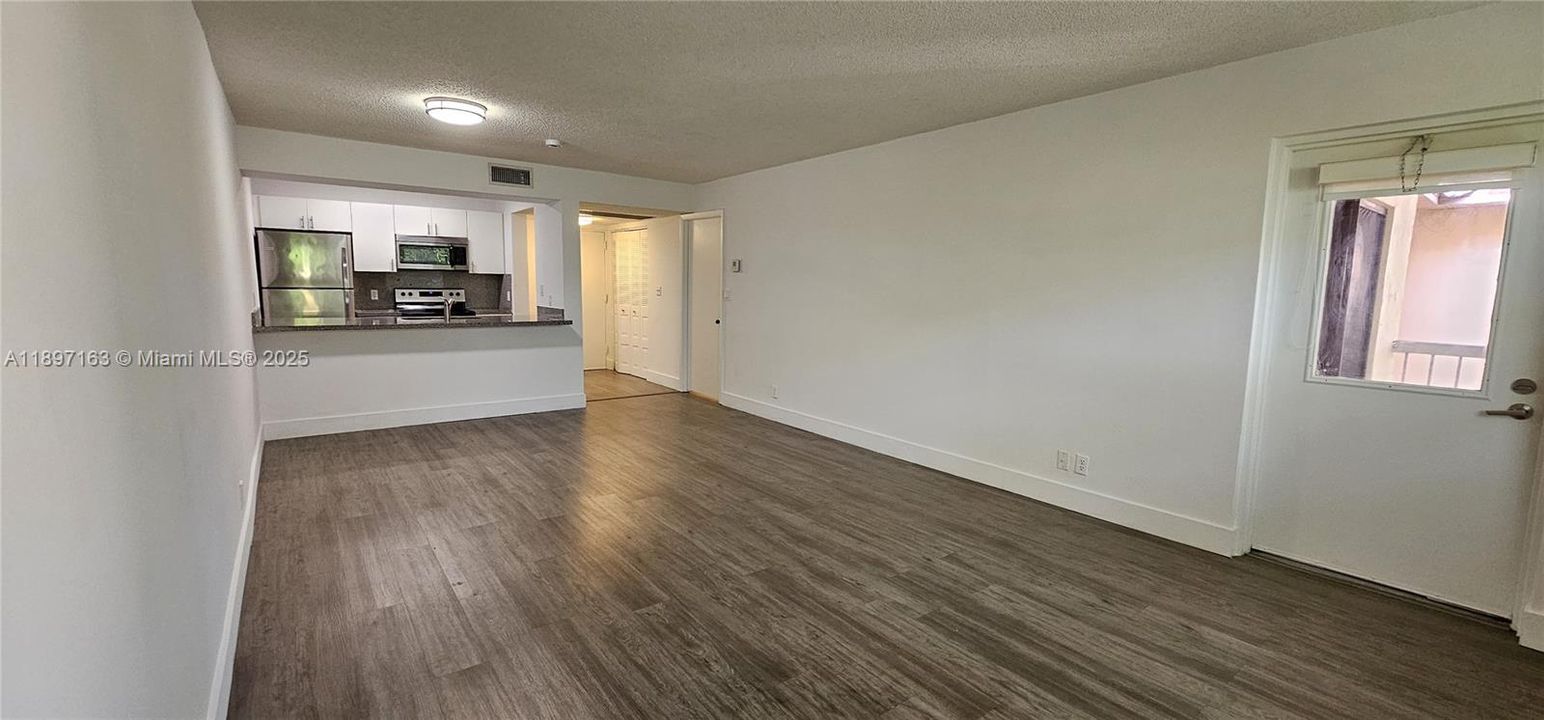 For Rent: $2,025 (1 beds, 1 baths, 710 Square Feet)