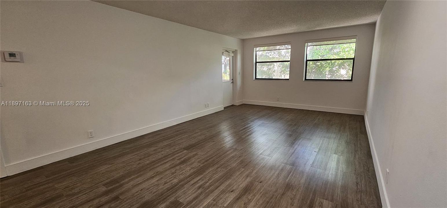For Rent: $2,025 (1 beds, 1 baths, 710 Square Feet)
