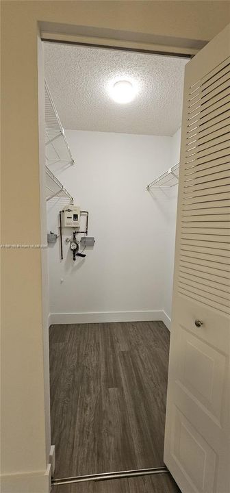 For Rent: $2,025 (1 beds, 1 baths, 710 Square Feet)