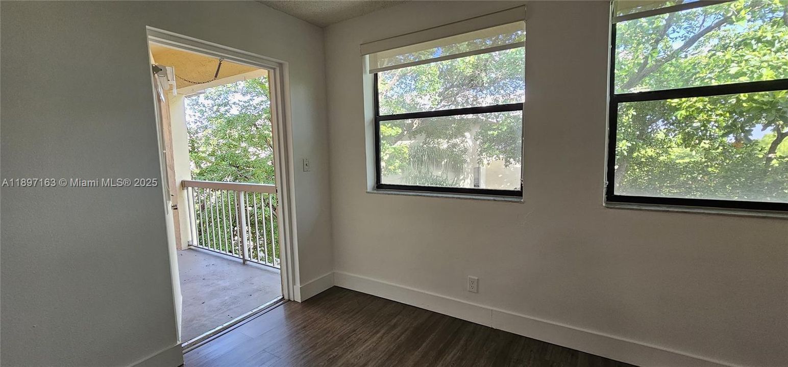 For Rent: $2,025 (1 beds, 1 baths, 710 Square Feet)