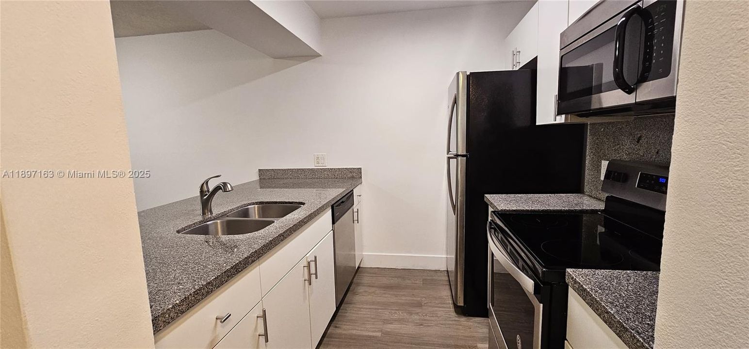 For Rent: $2,025 (1 beds, 1 baths, 710 Square Feet)