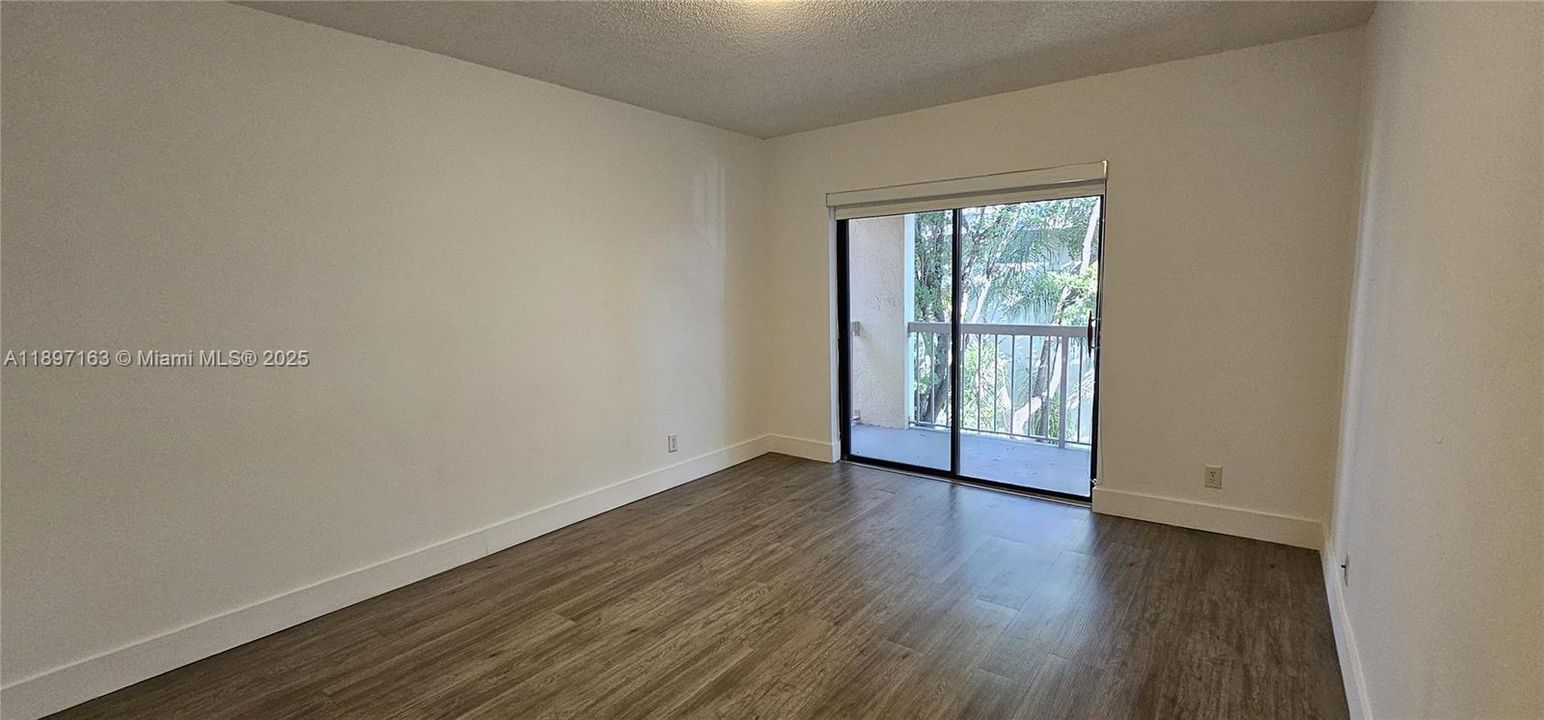 For Rent: $2,025 (1 beds, 1 baths, 710 Square Feet)