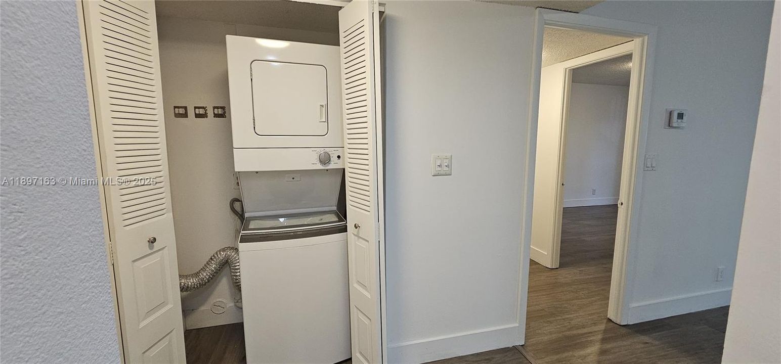 For Rent: $2,025 (1 beds, 1 baths, 710 Square Feet)