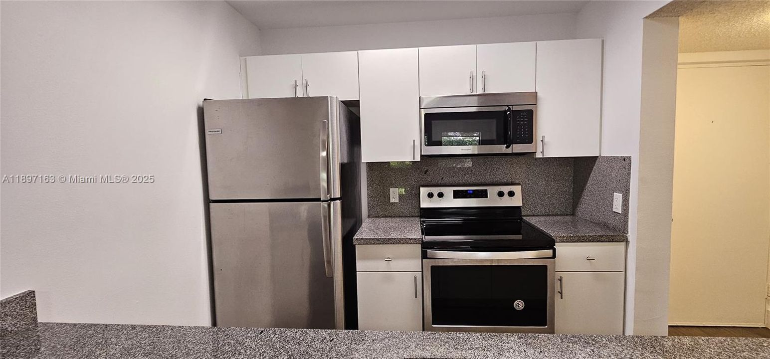 For Rent: $2,025 (1 beds, 1 baths, 710 Square Feet)