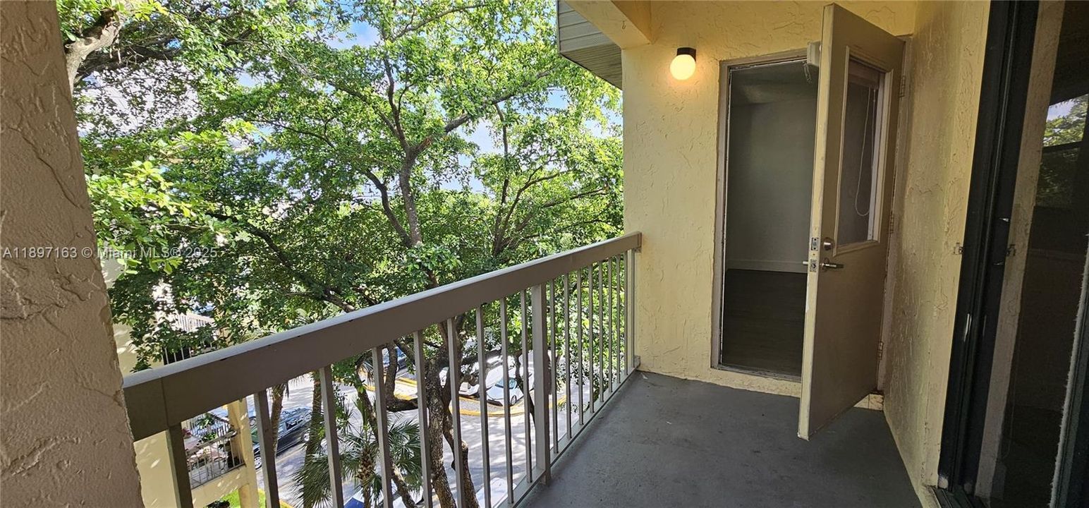 For Rent: $2,025 (1 beds, 1 baths, 710 Square Feet)