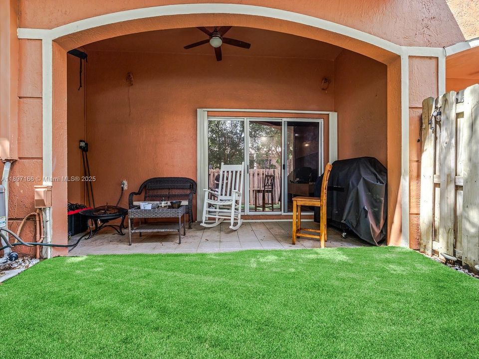 Recently Sold: $429,000 (2 beds, 2 baths, 1312 Square Feet)