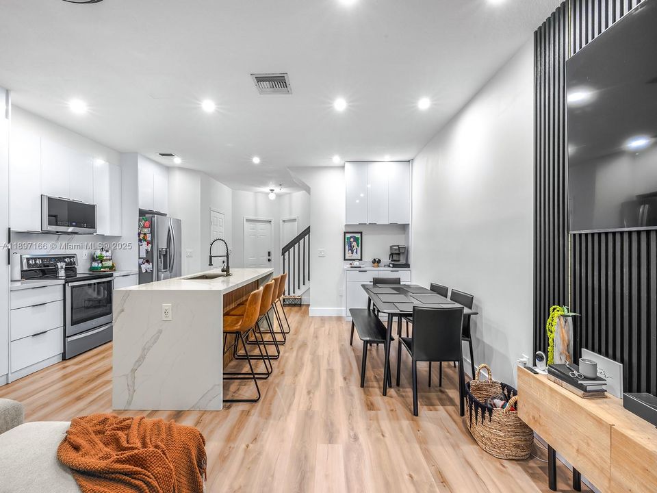 Recently Sold: $429,000 (2 beds, 2 baths, 1312 Square Feet)