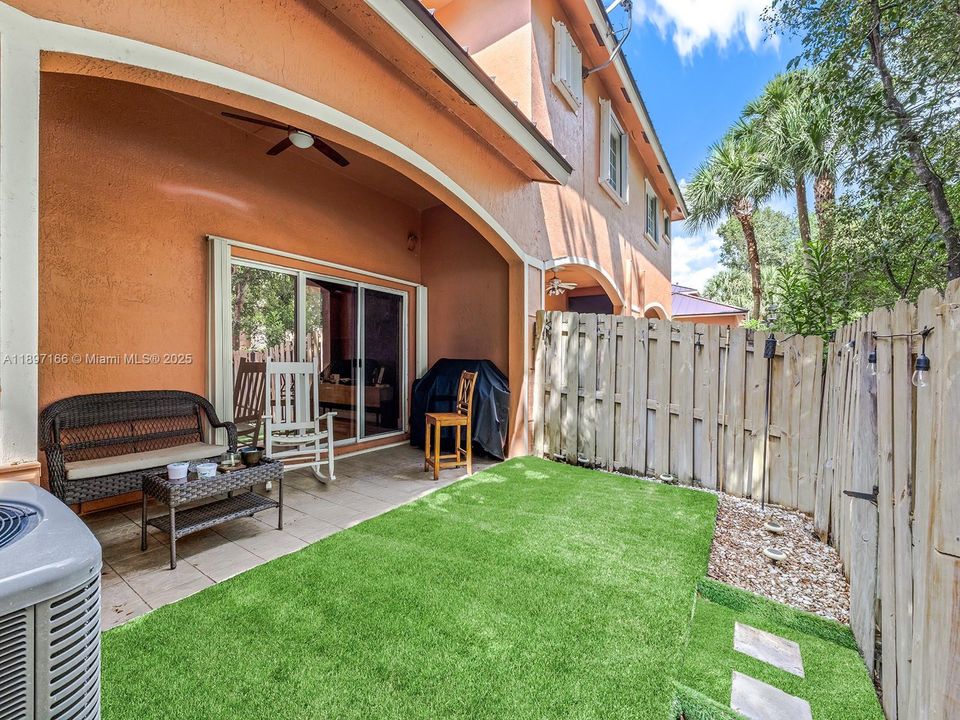 Recently Sold: $429,000 (2 beds, 2 baths, 1312 Square Feet)