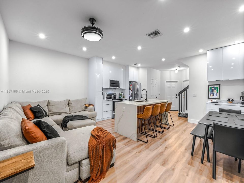 Recently Sold: $429,000 (2 beds, 2 baths, 1312 Square Feet)