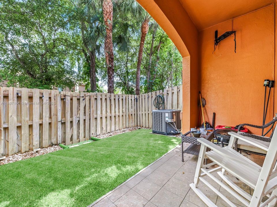 Recently Sold: $429,000 (2 beds, 2 baths, 1312 Square Feet)