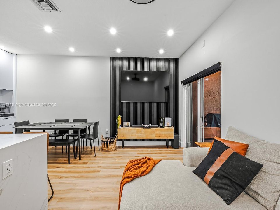 Recently Sold: $429,000 (2 beds, 2 baths, 1312 Square Feet)