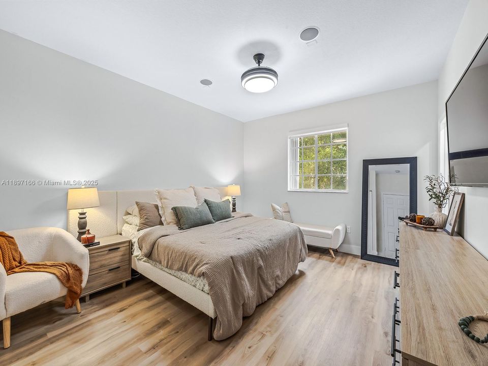 Recently Sold: $429,000 (2 beds, 2 baths, 1312 Square Feet)