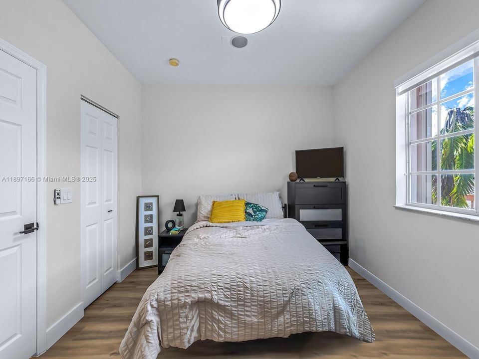 Recently Sold: $429,000 (2 beds, 2 baths, 1312 Square Feet)