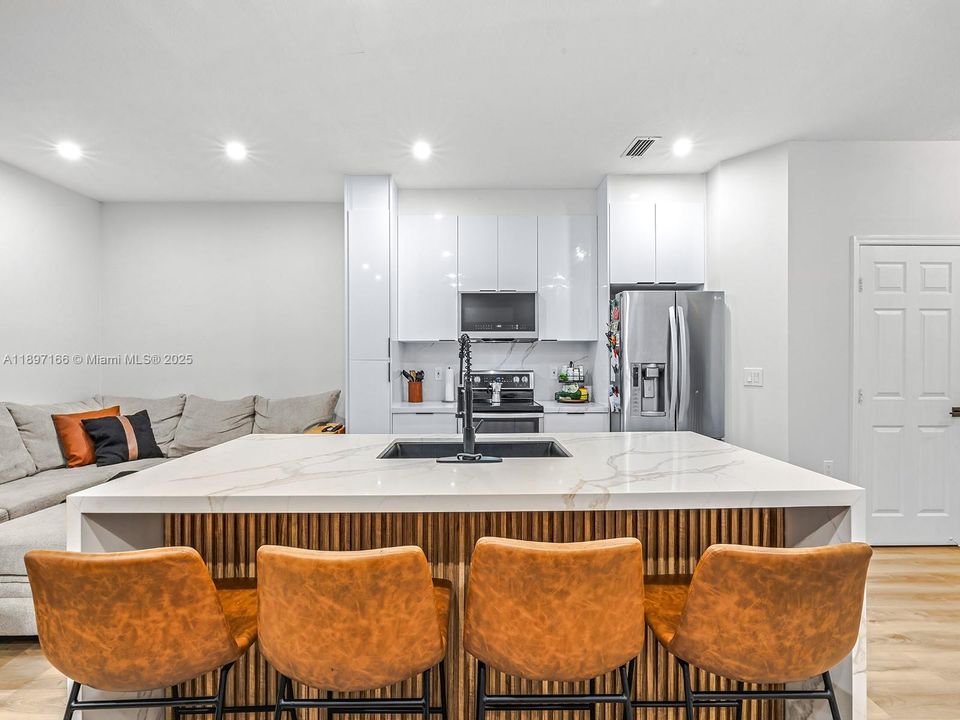 Recently Sold: $429,000 (2 beds, 2 baths, 1312 Square Feet)