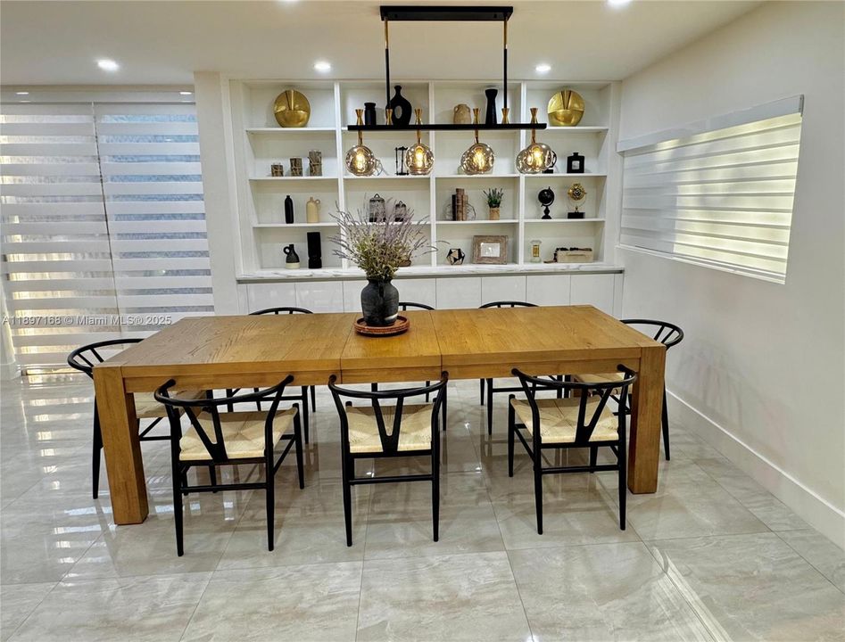 En Venta: $595,900 (3 camas, 2 baños, 1494 Pies cuadrados)