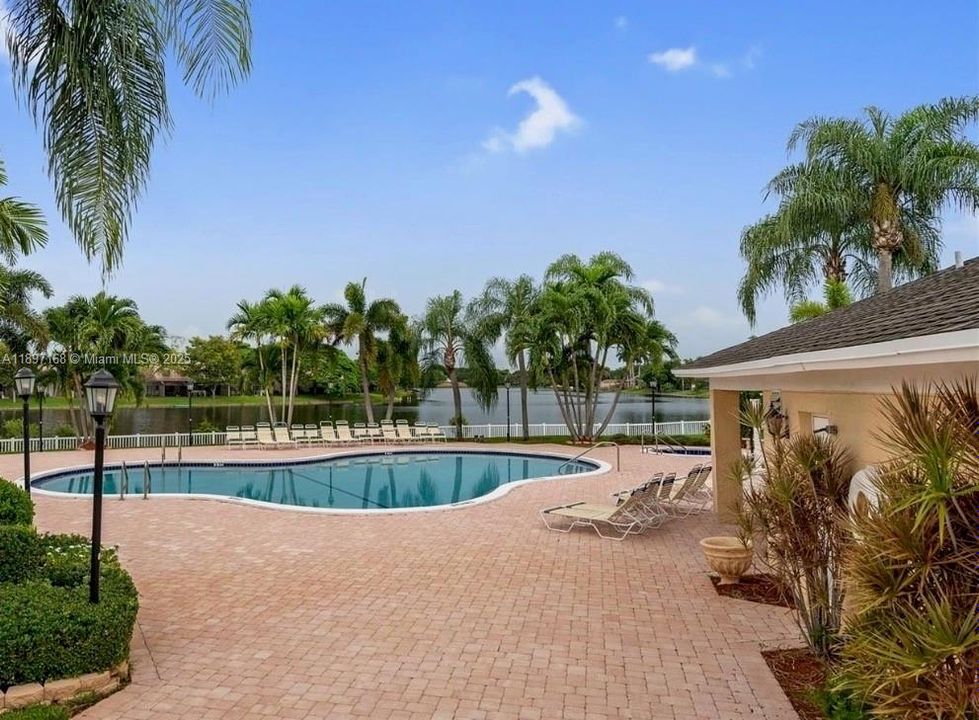 En Venta: $595,900 (3 camas, 2 baños, 1494 Pies cuadrados)