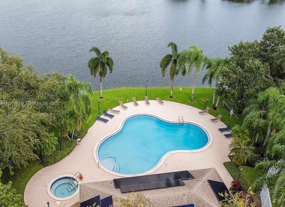 En Venta: $595,900 (3 camas, 2 baños, 1494 Pies cuadrados)