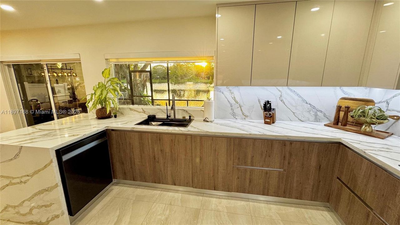 En Venta: $595,900 (3 camas, 2 baños, 1494 Pies cuadrados)