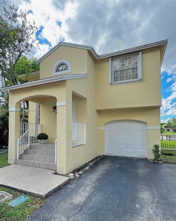 En Venta: $595,900 (3 camas, 2 baños, 1494 Pies cuadrados)