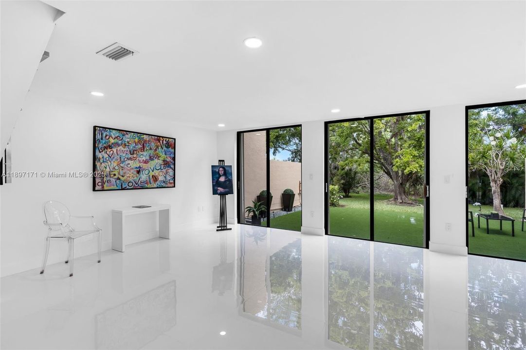 合同活跃: $4,500 (3 贝兹, 2 浴室, 1712 平方英尺)