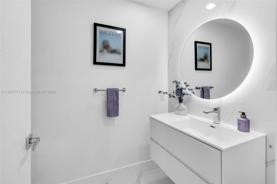 合同活跃: $4,500 (3 贝兹, 2 浴室, 1712 平方英尺)