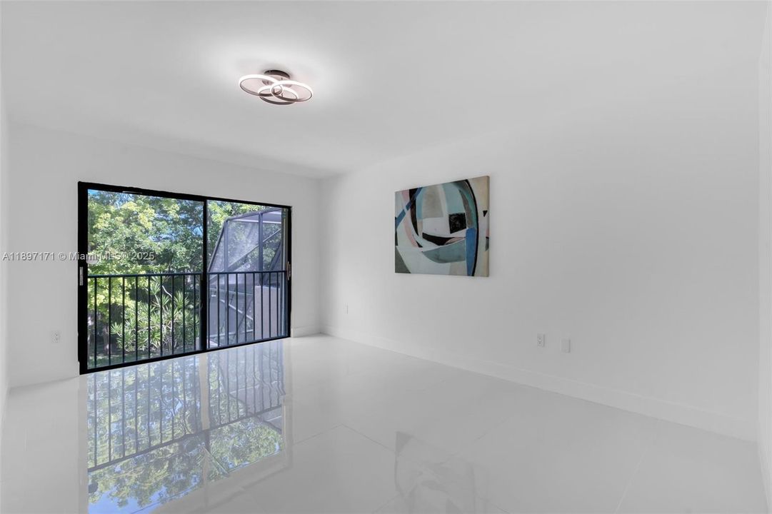 合同活跃: $4,500 (3 贝兹, 2 浴室, 1712 平方英尺)