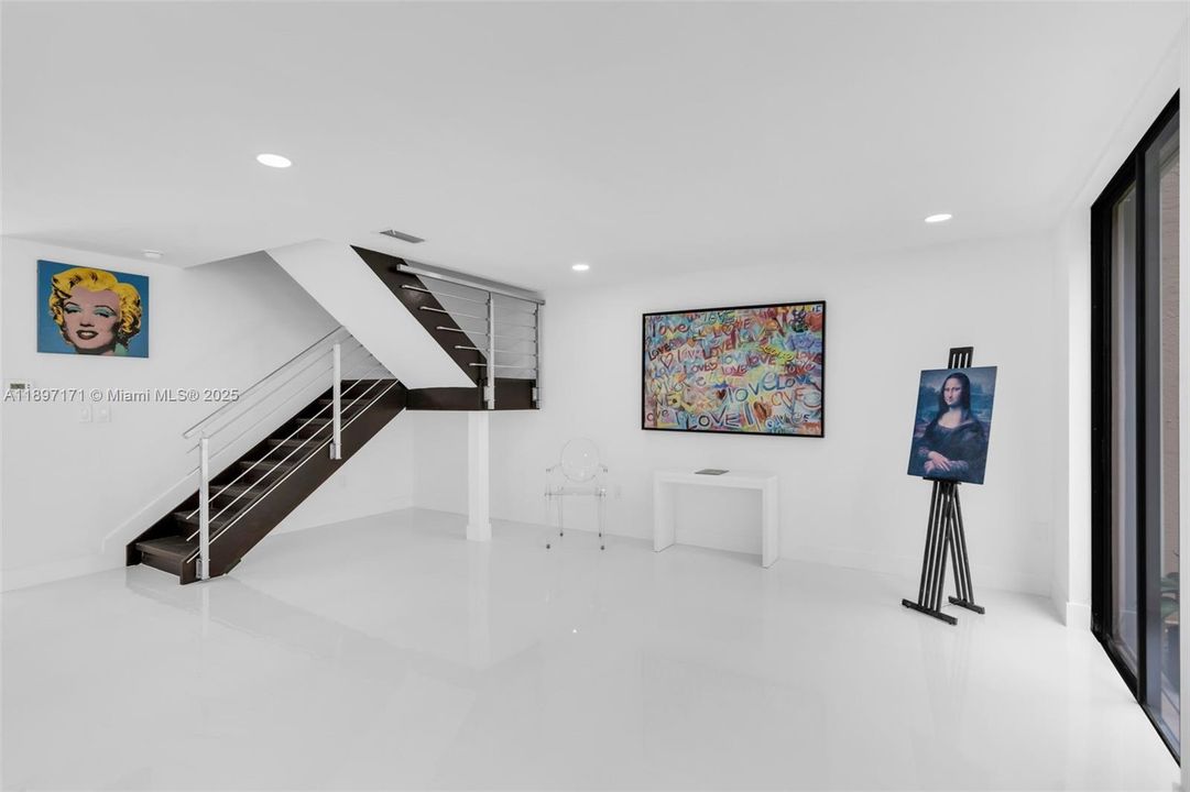 合同活跃: $4,500 (3 贝兹, 2 浴室, 1712 平方英尺)