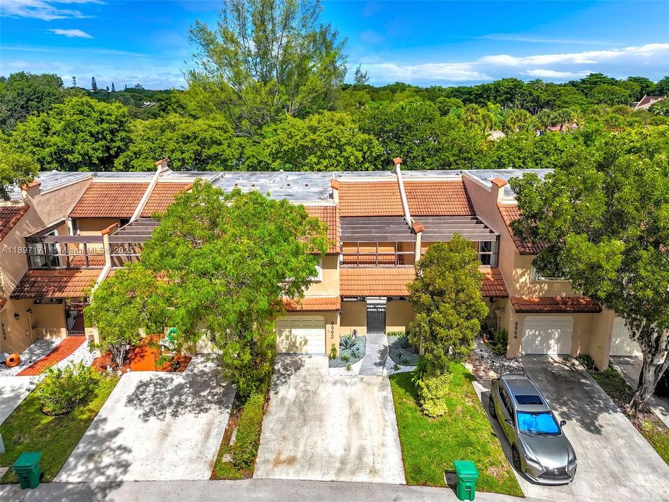 合同活跃: $4,500 (3 贝兹, 2 浴室, 1712 平方英尺)