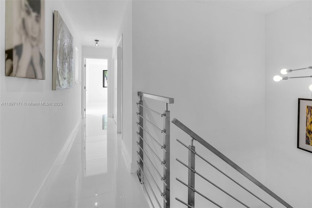 合同活跃: $4,500 (3 贝兹, 2 浴室, 1712 平方英尺)