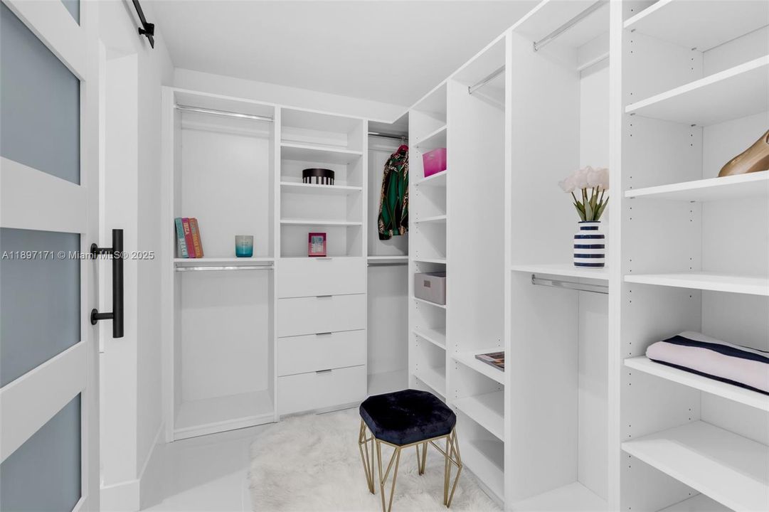 合同活跃: $4,500 (3 贝兹, 2 浴室, 1712 平方英尺)