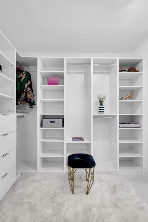 合同活跃: $4,500 (3 贝兹, 2 浴室, 1712 平方英尺)