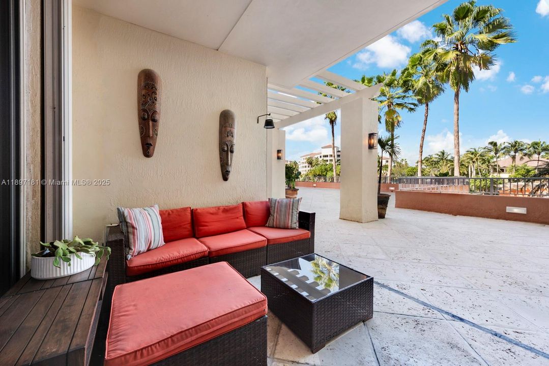 На продажу: $4,100,000 (4 спален, 4 ванн, 3368 Квадратных фут)