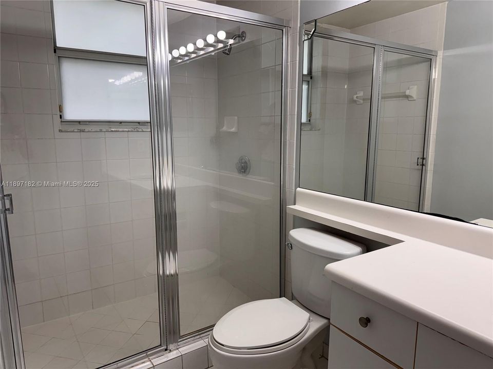 Под контрактом: $2,500 (3 спален, 2 ванн, 1140 Квадратных фут)