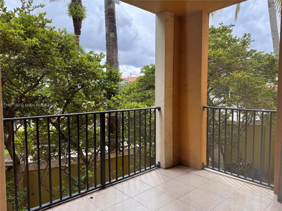 Под контрактом: $2,500 (3 спален, 2 ванн, 1140 Квадратных фут)